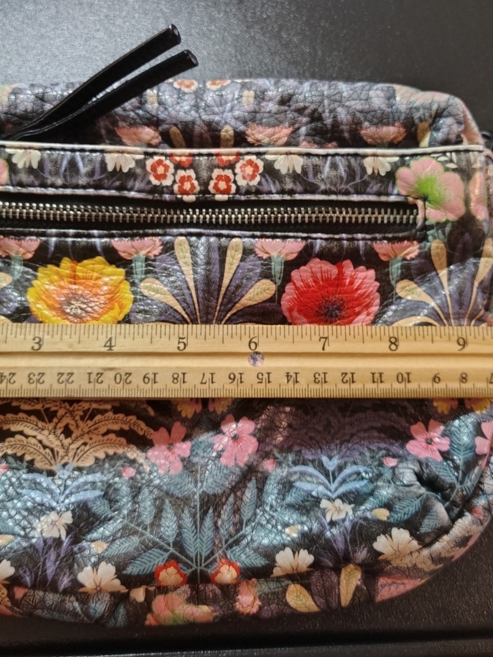 Bueno of California Watercolor Floral Shoulder Crossbody Bag Black - Picture 7 of 10